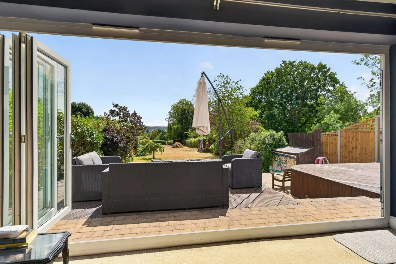 Hill Road, Theydon Bois, Epping, Essex, CM16 7LX, photo 7