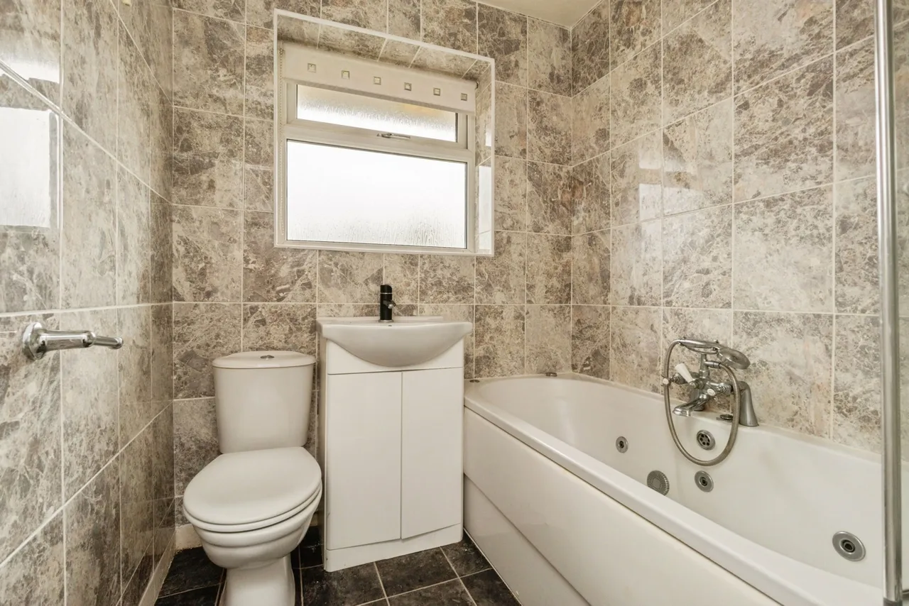 Winchester Avenue, Great Sankey, WA5, photo 6
