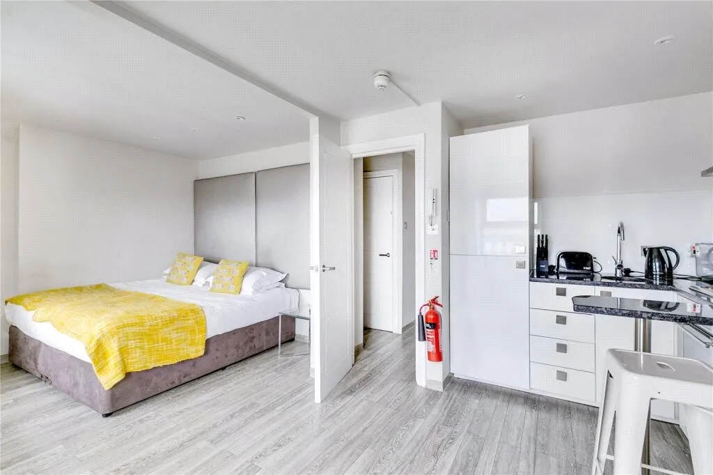 1 bed flat to rent, Warwick Road, London, SW5