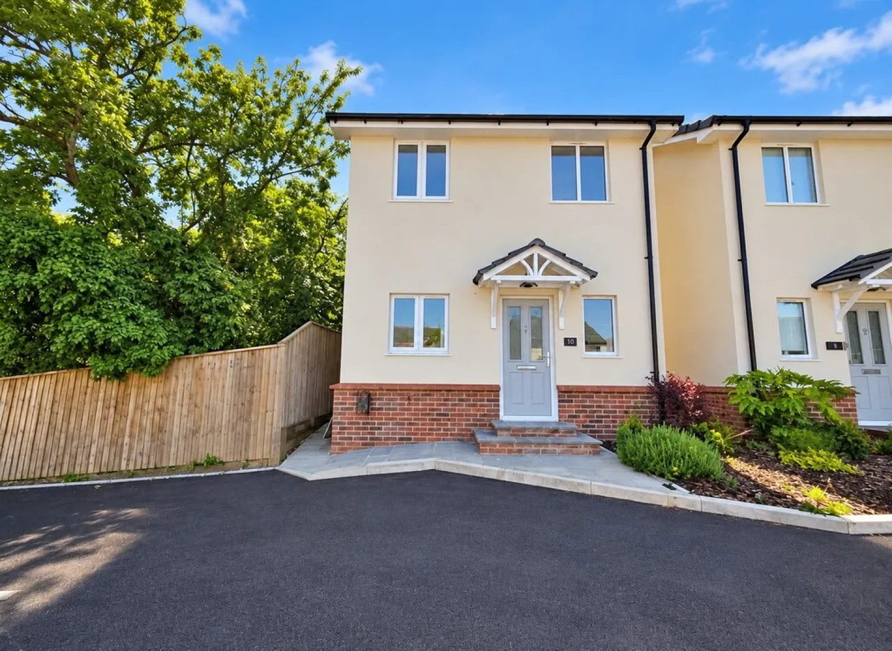 3 bed house for sale — Chickerell Road, Weymouth