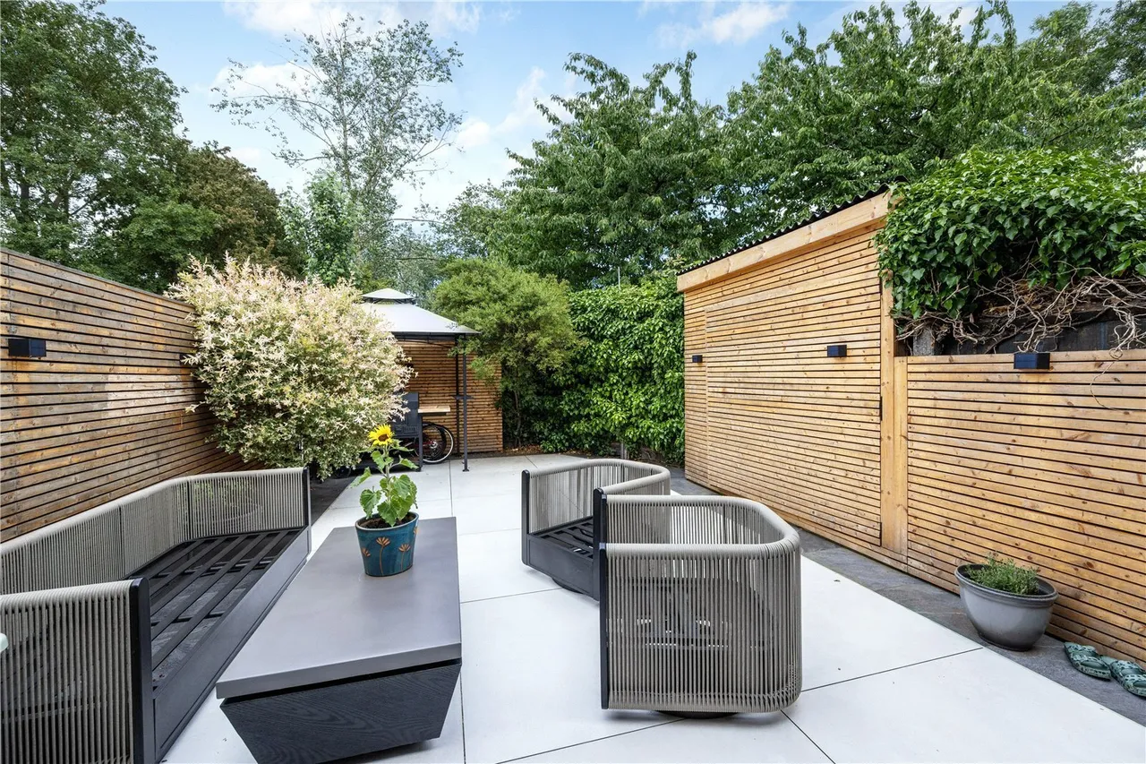 Sparks Close, Hampton, TW12, photo 5