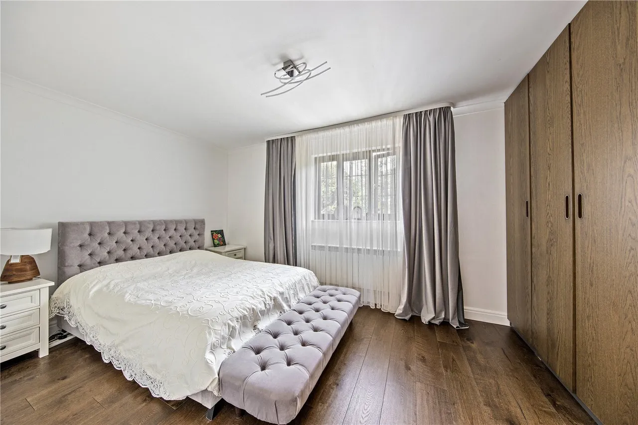 Sparks Close, Hampton, TW12, photo 11