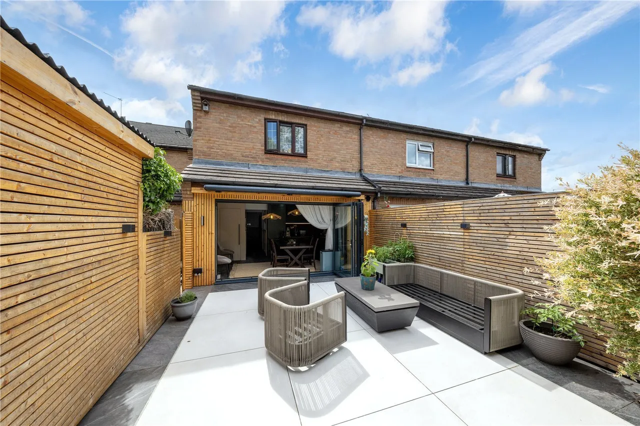 Sparks Close, Hampton, TW12, photo 17