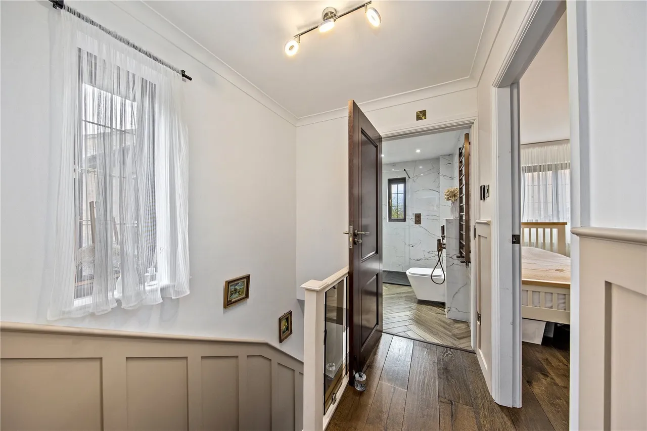 Sparks Close, Hampton, TW12, photo 15