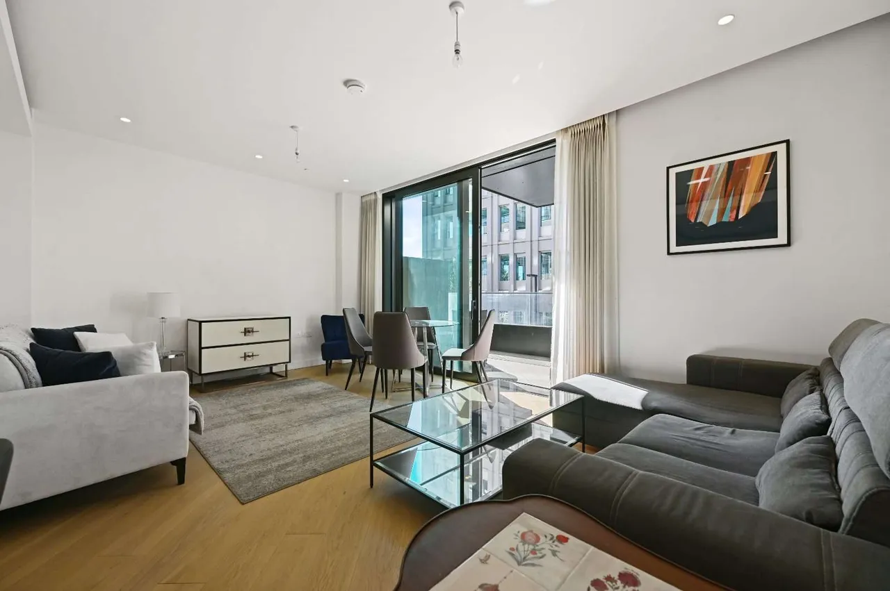 1 bed flat for sale — Wood Crescent, Television Centre, London, W12 7GN