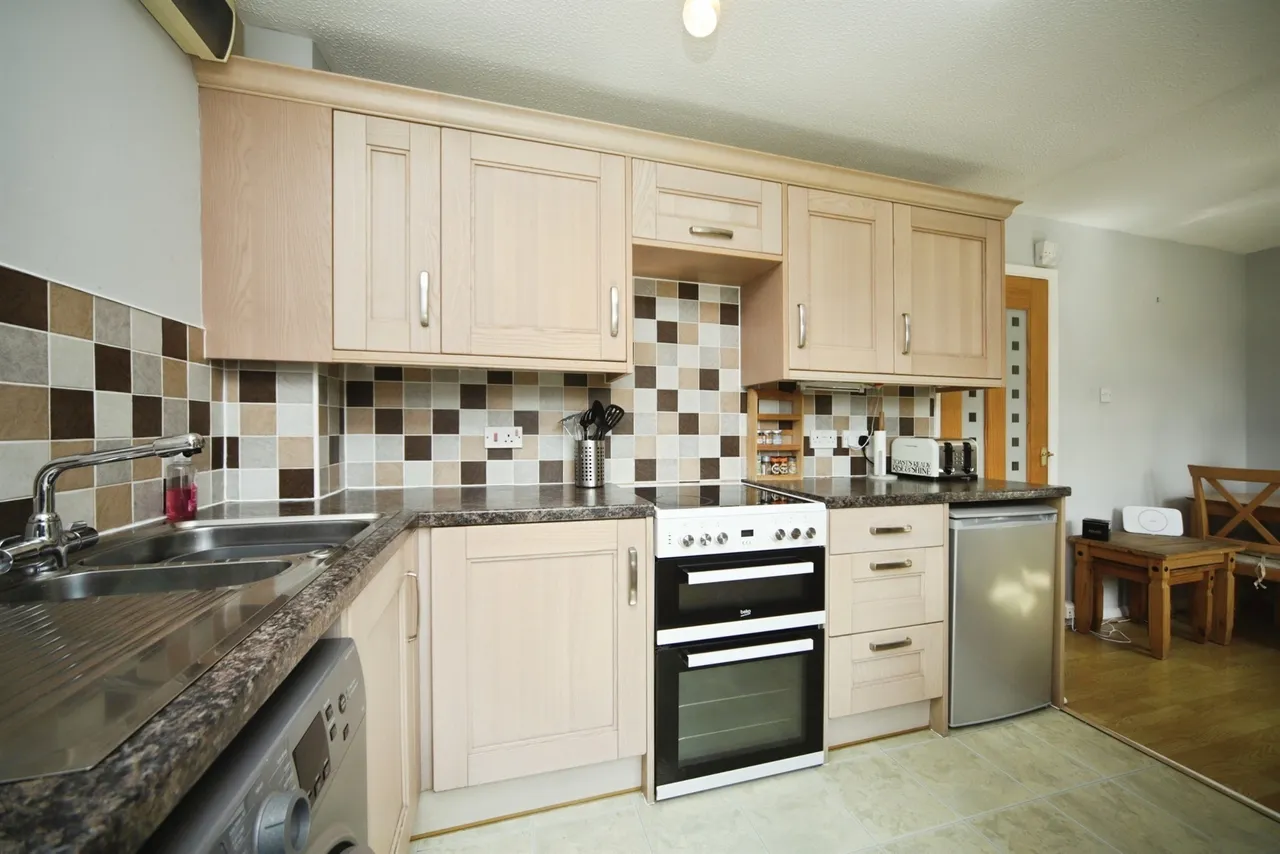 Derwent Grove, Taunton, TA1, photo 14