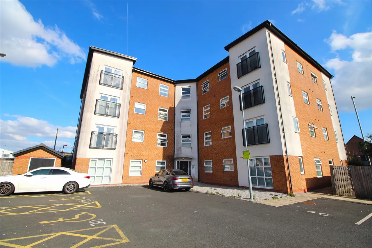 2 bed flat for sale — Ivy Graham Close, Manchester, Lancashire, M40 3AX