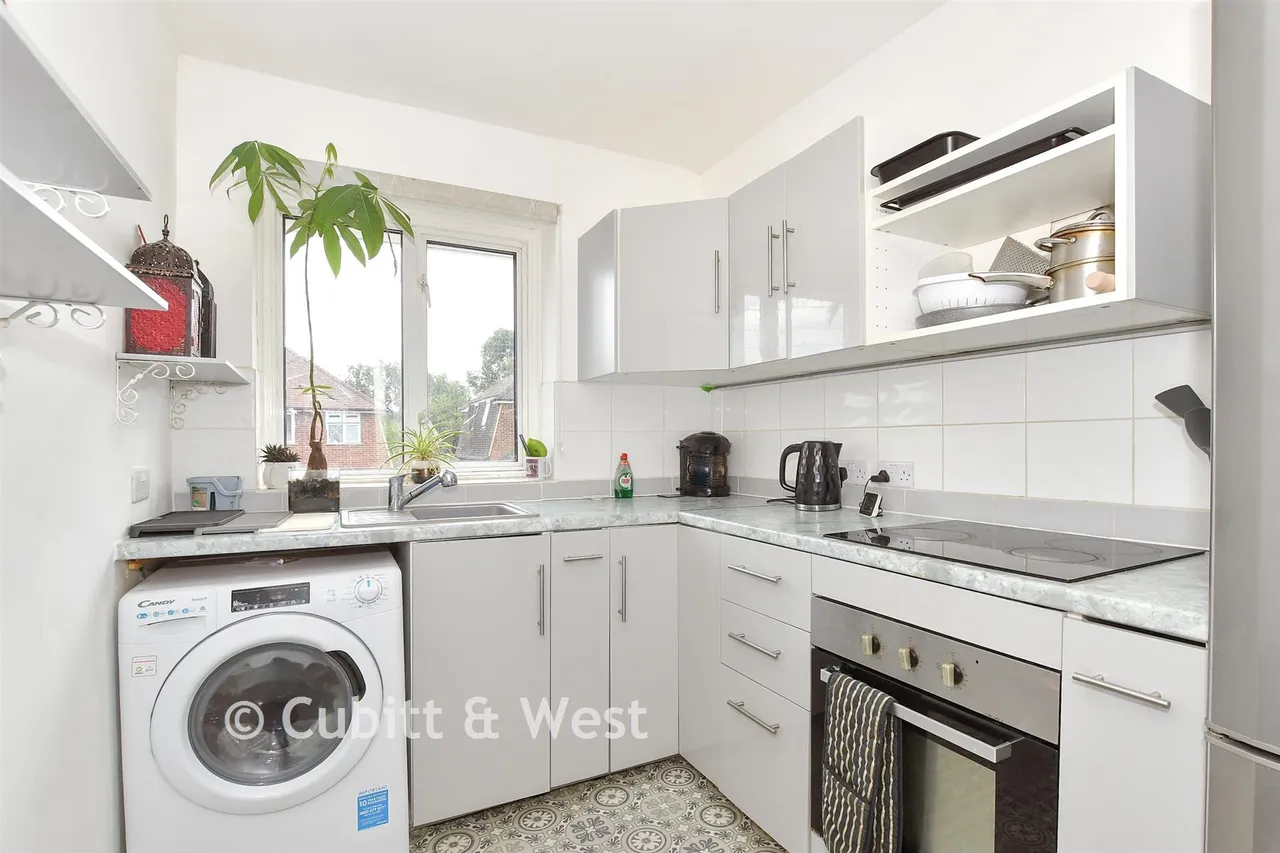 Groomsland Drive, Billingshurst, RH14, photo 5