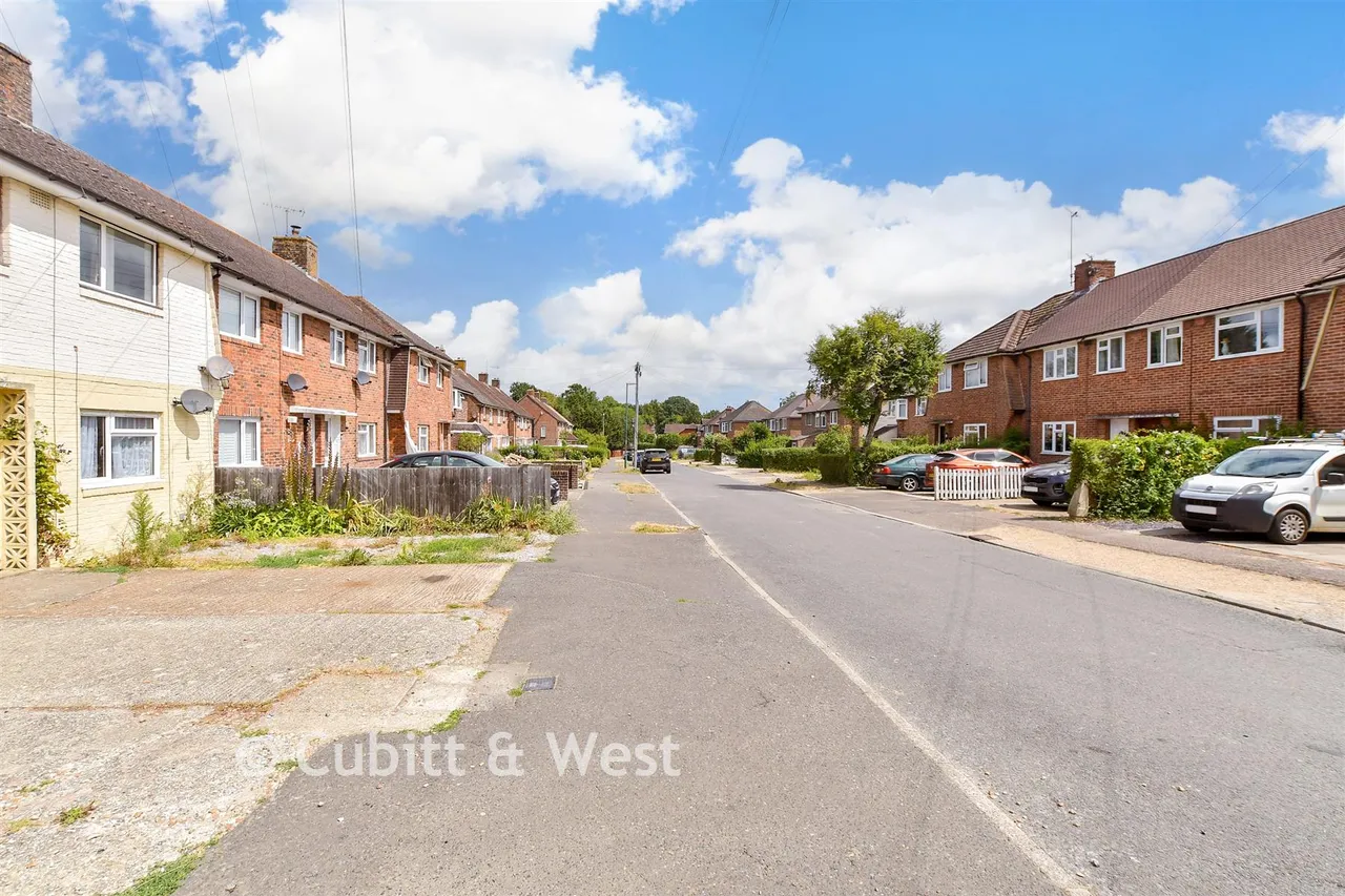 Groomsland Drive, Billingshurst, RH14, photo 9