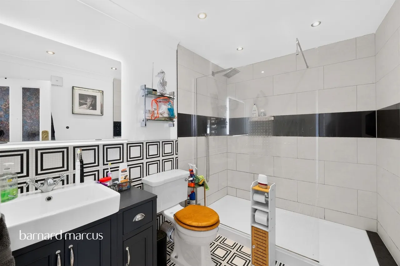 Mill Farm Crescent, Whitton, TW4, photo 14