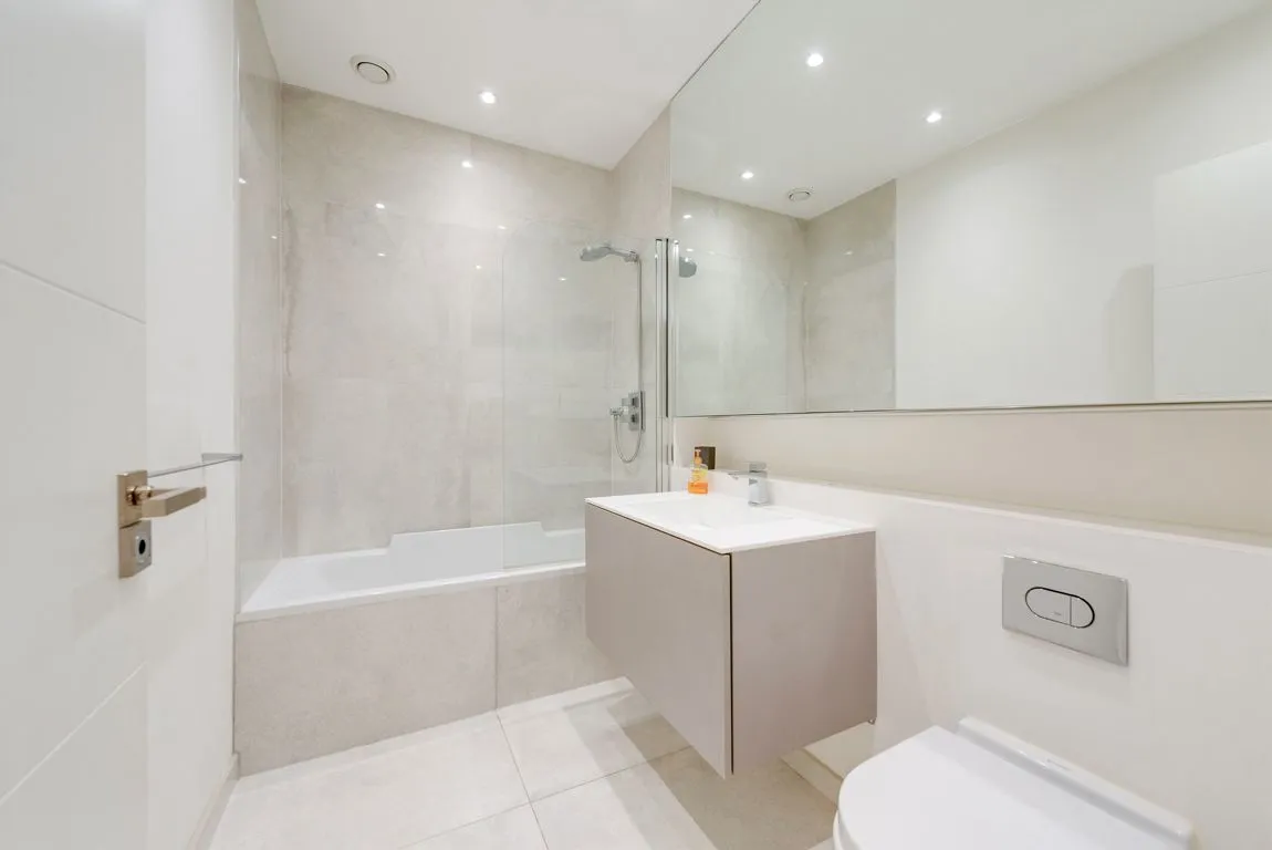 West Gate, W5, photo 6