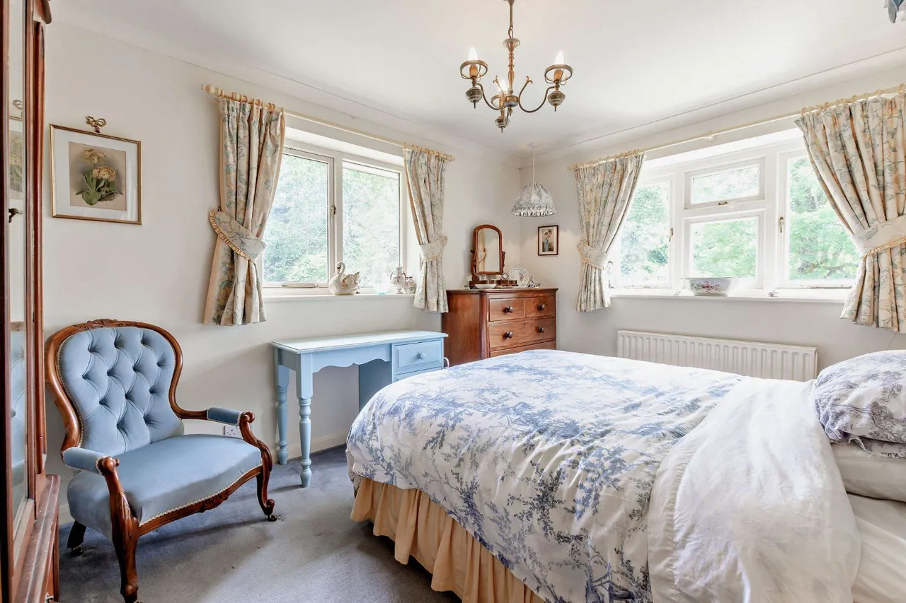 Hall Place, Cranleigh, Surrey, GU6 8LD, photo 10