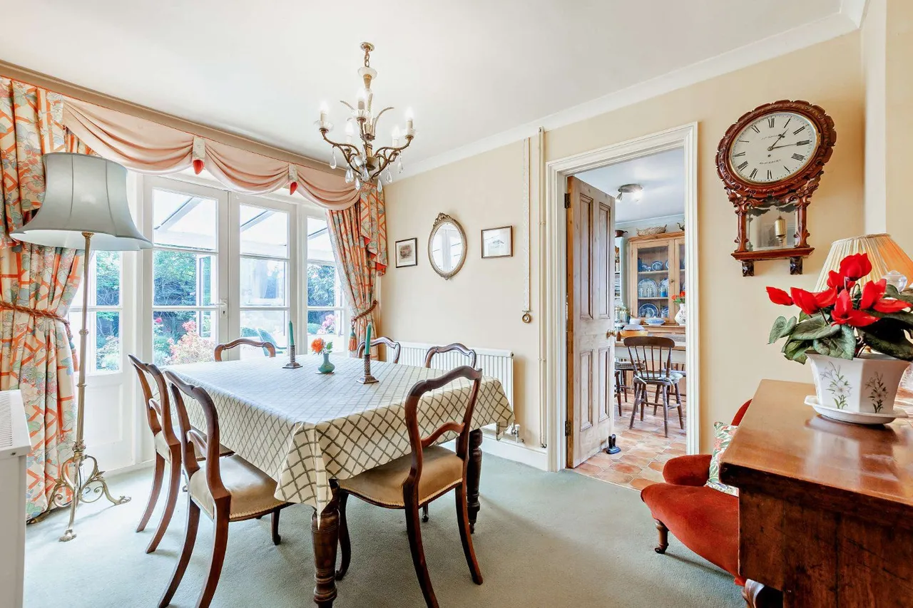 Hall Place, Cranleigh, Surrey, GU6 8LD, photo 9