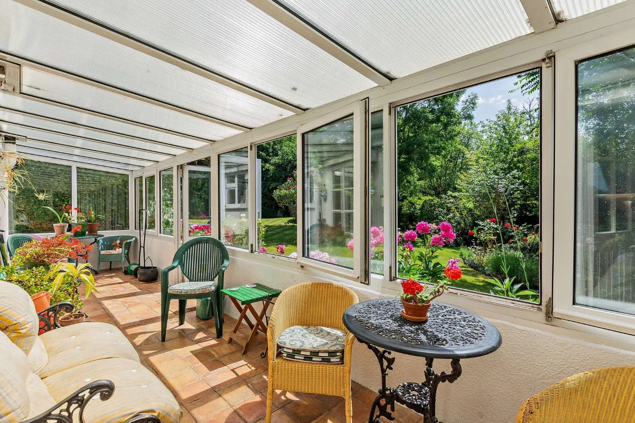 Hall Place, Cranleigh, Surrey, GU6 8LD, photo 8