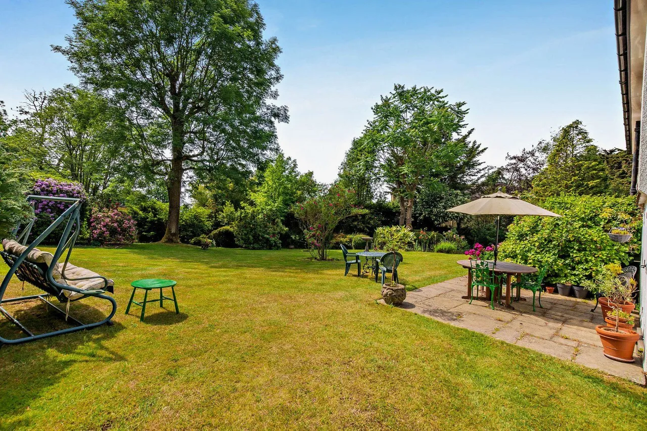 Hall Place, Cranleigh, Surrey, GU6 8LD, photo 4