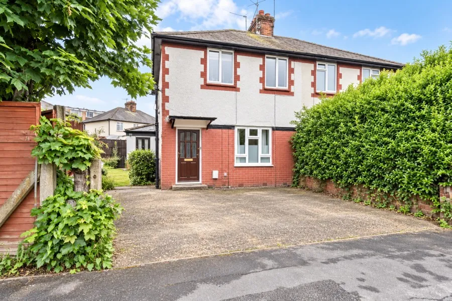 2 bed flat to rent, Boundary Road, Woking, GU21