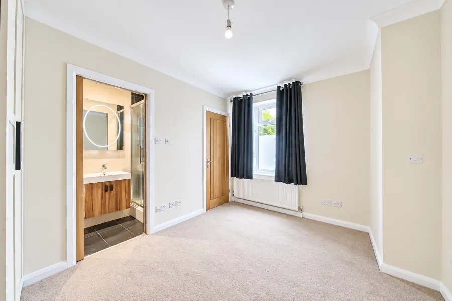 Boundary Road, Woking, GU21, photo 8