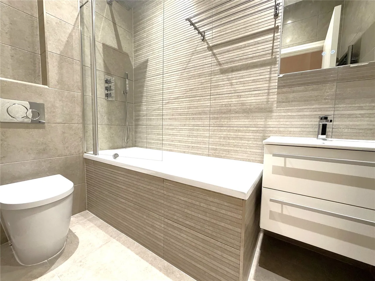 Harvest Crescent, Fleet, GU51, photo 6