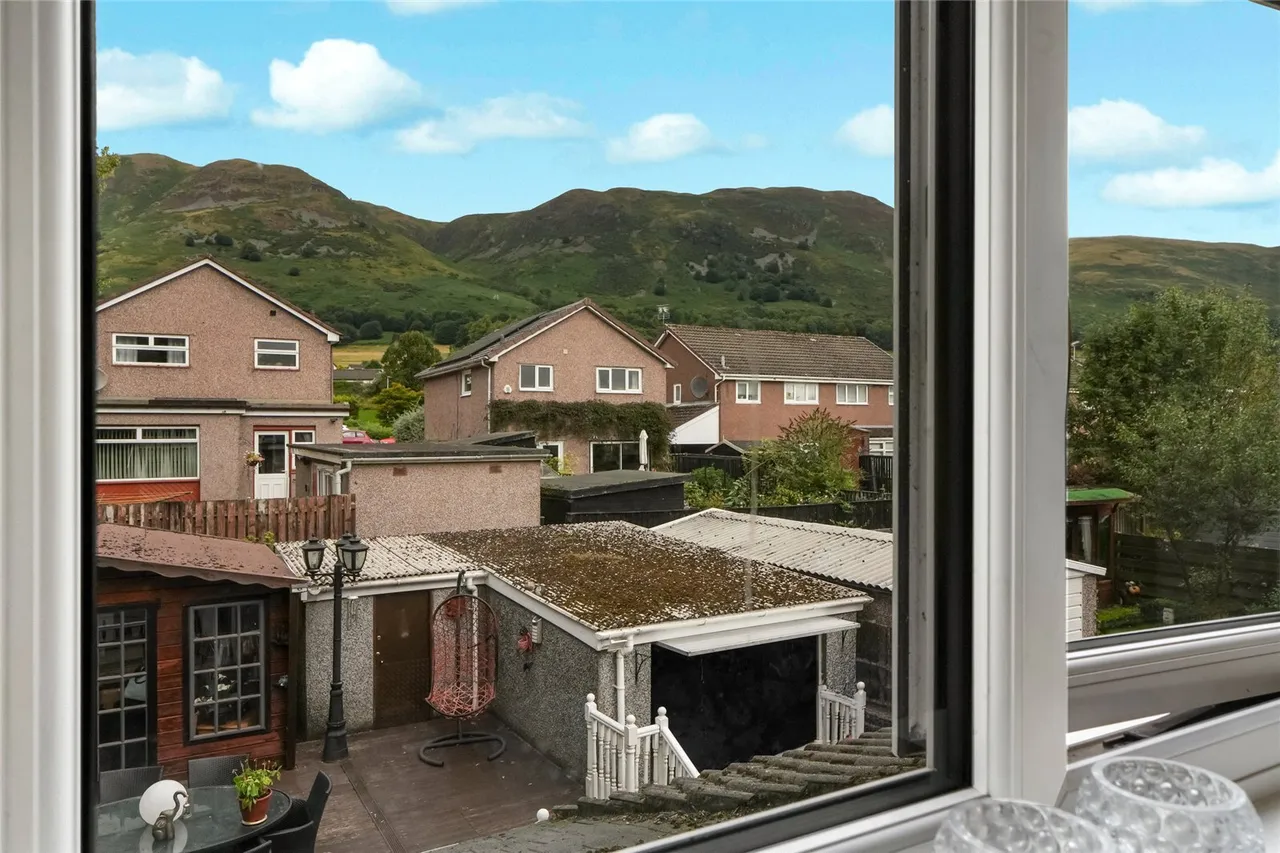 Lady Ann Grove, Tillicoultry, Clackmannanshire, FK13, photo 13