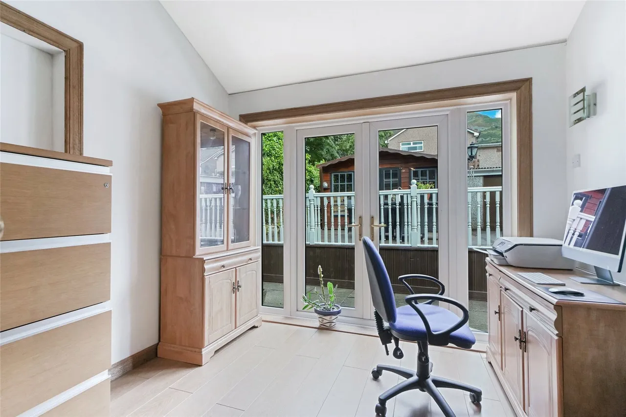 Lady Ann Grove, Tillicoultry, Clackmannanshire, FK13, photo 8