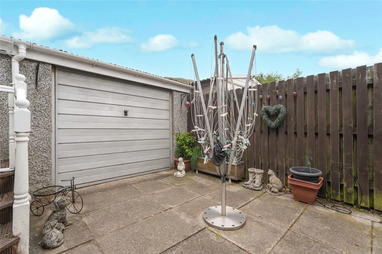 Lady Ann Grove, Tillicoultry, Clackmannanshire, FK13, photo 18