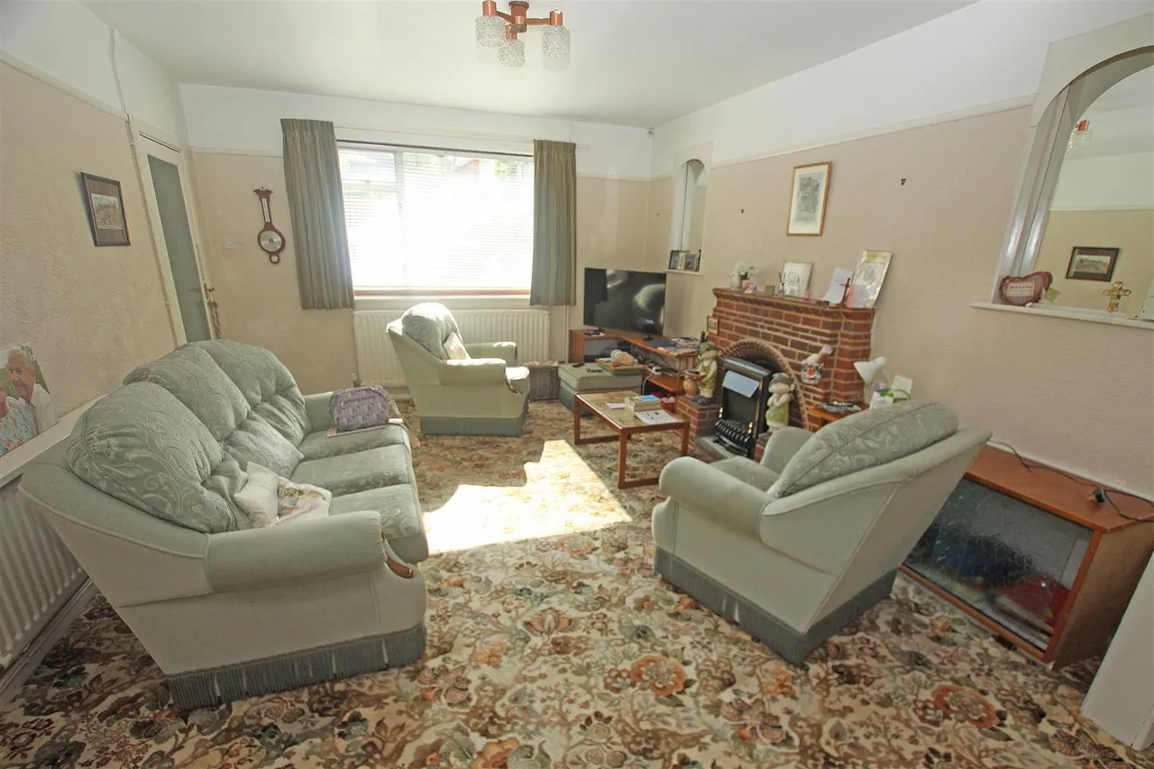 Burnham Drive, Bournemouth, BH8, photo 3
