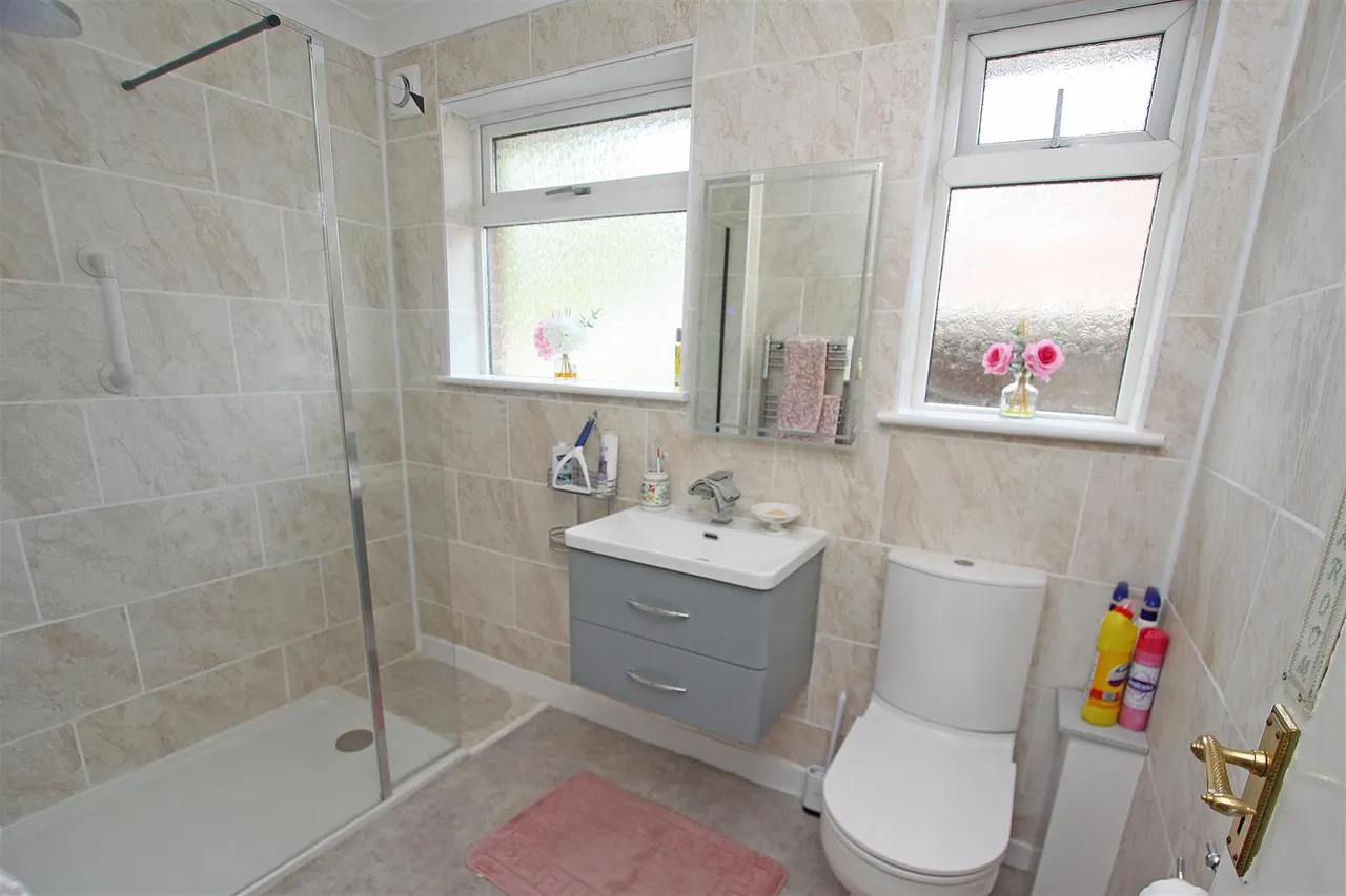 Burnham Drive, Bournemouth, BH8, photo 11