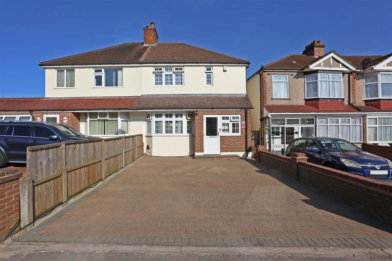 3 bed house for sale, Malden Road, Cheam, SM3