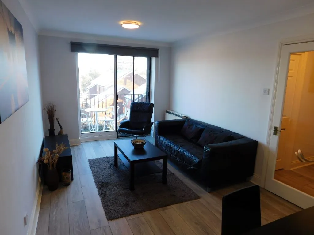 2 bed flat to rent — Deneside Court, Jesmond, Newcastle Upon Tyne, NE2 1JW