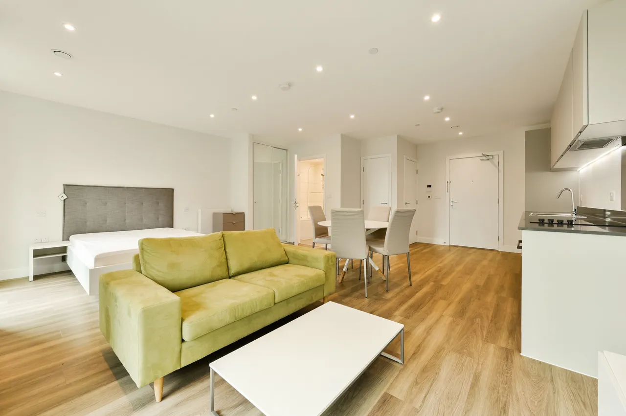 Flat 1505, Galleria House, Brentford, photo 5