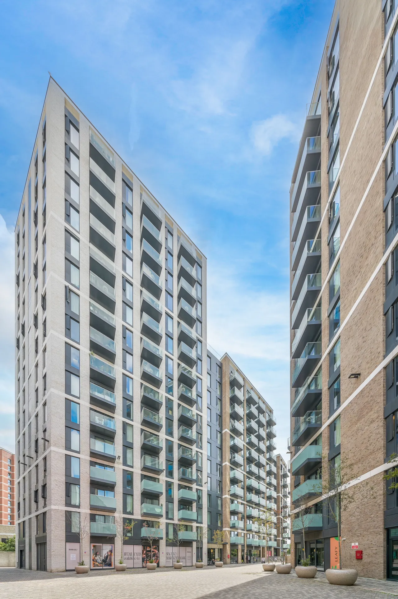 Flat 1505, Galleria House, Brentford, photo 3