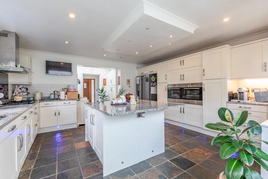 Dartnell Avenue, West Byfleet, KT14, photo 14