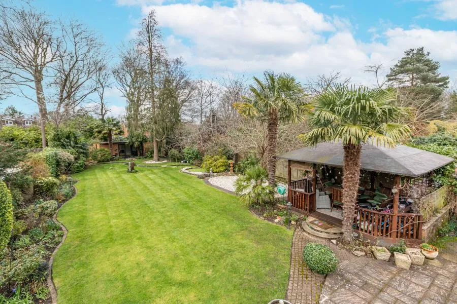 Dartnell Avenue, West Byfleet, KT14, photo 4