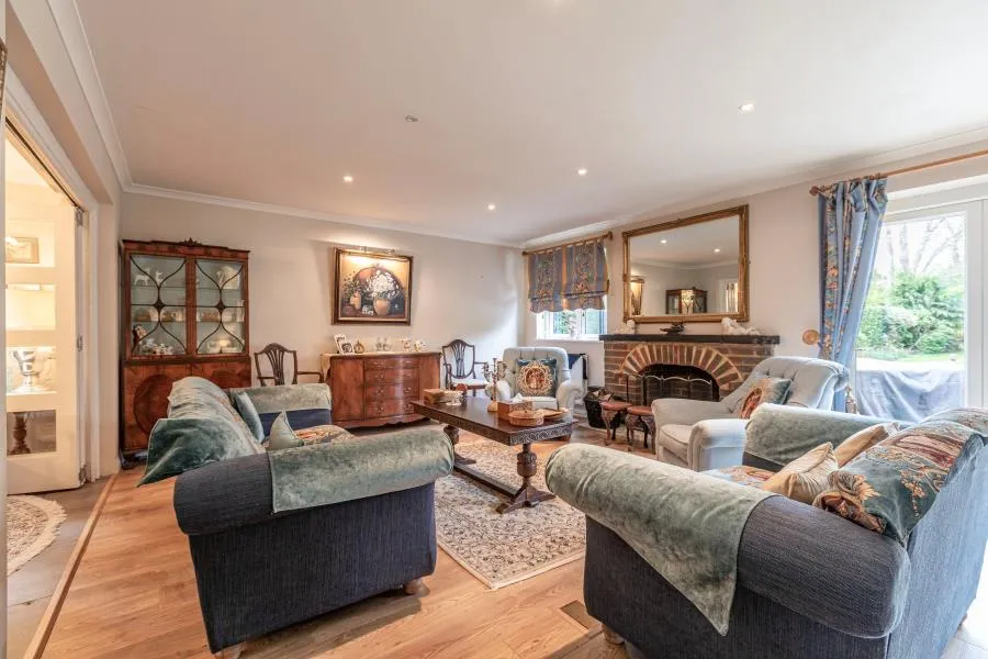 Dartnell Avenue, West Byfleet, KT14, photo 8