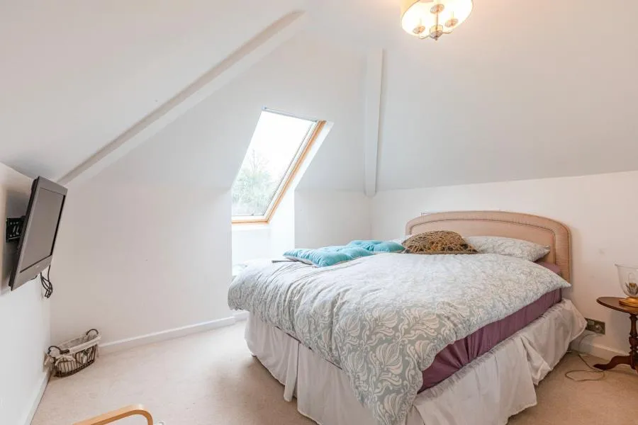 Dartnell Avenue, West Byfleet, KT14, photo 23