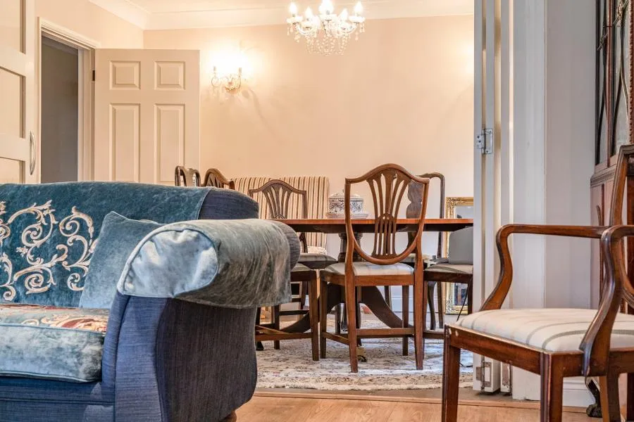 Dartnell Avenue, West Byfleet, KT14, photo 9