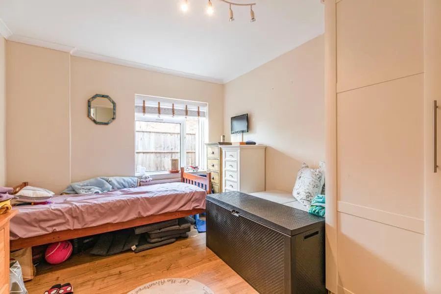 Dartnell Avenue, West Byfleet, KT14, photo 25