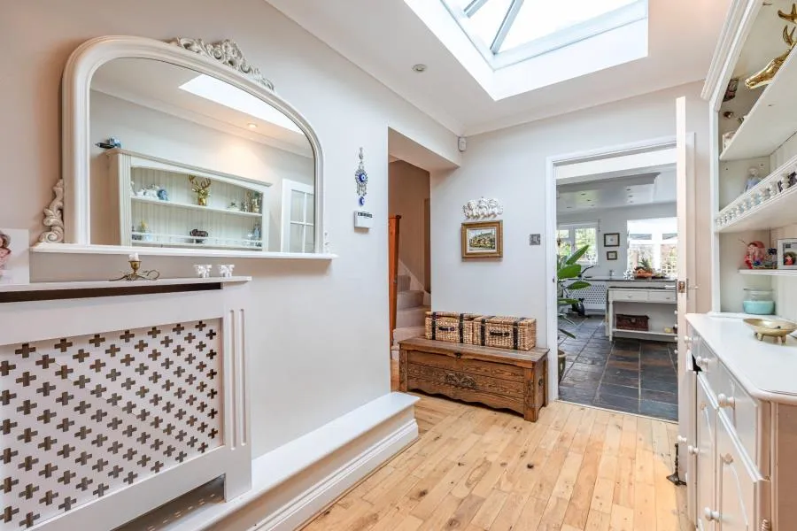 Dartnell Avenue, West Byfleet, KT14, photo 5