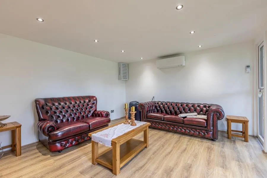 Dartnell Avenue, West Byfleet, KT14, photo 18