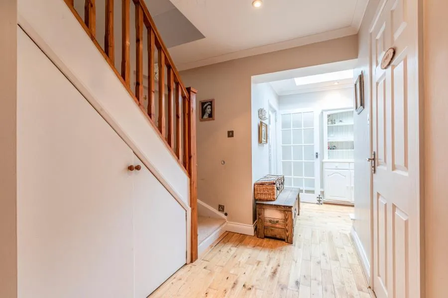 Dartnell Avenue, West Byfleet, KT14, photo 7