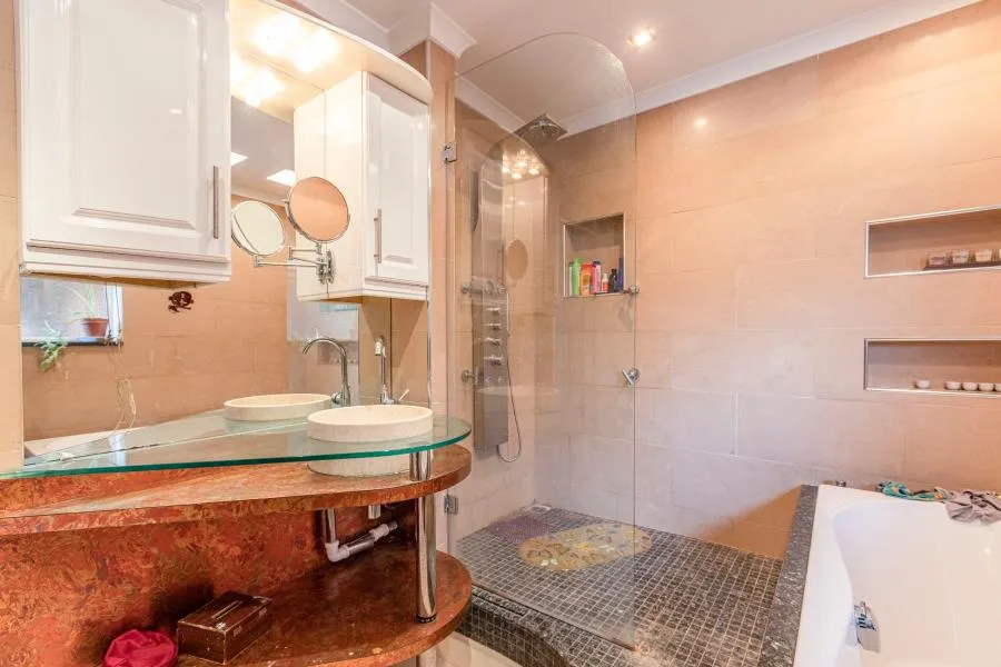 Dartnell Avenue, West Byfleet, KT14, photo 22
