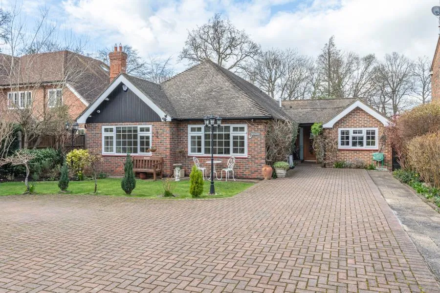 5 bed house to rent, Dartnell Avenue, West Byfleet, KT14