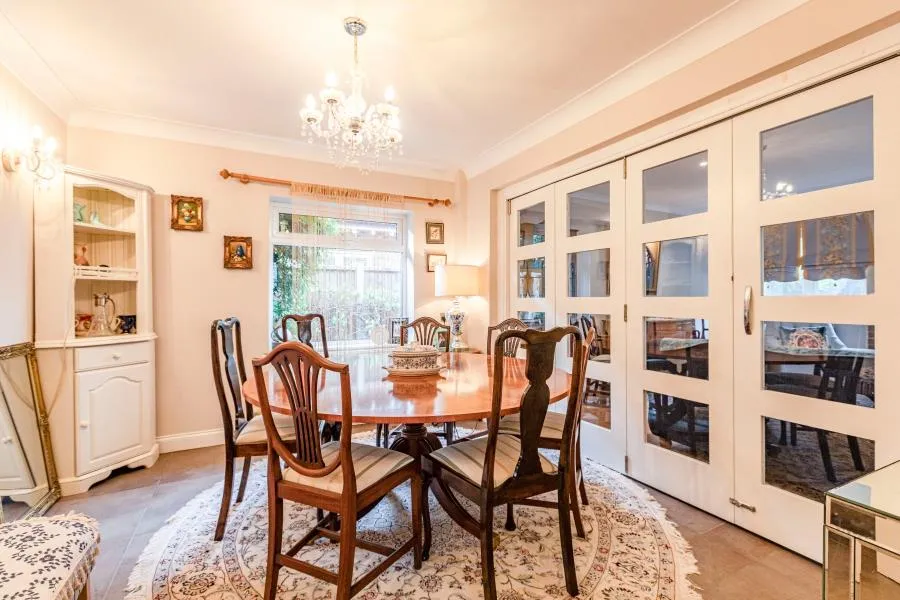 Dartnell Avenue, West Byfleet, KT14, photo 12
