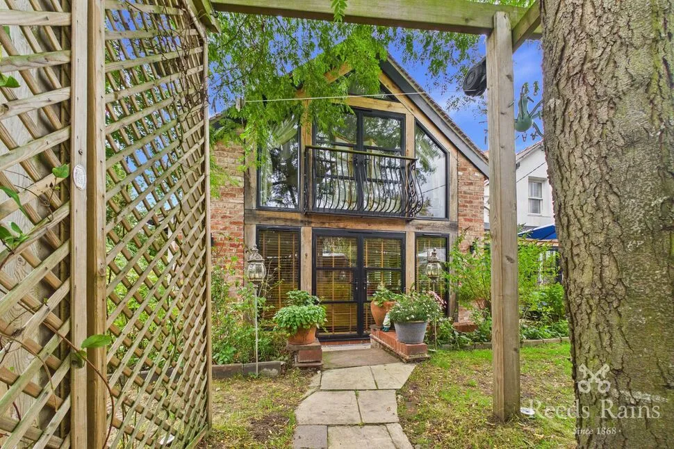 Blue Cap Cottages, Chester Road, CW8, photo 4