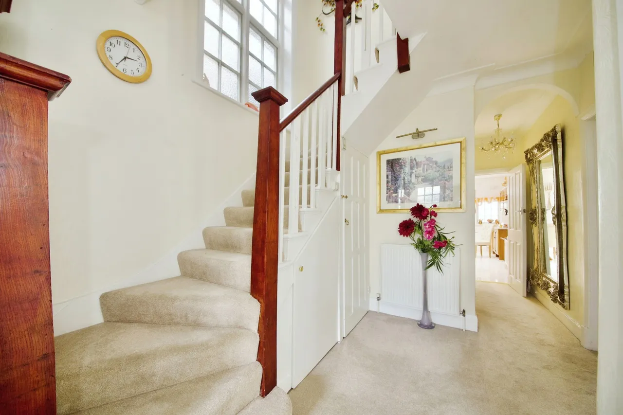 St. Georges Road, London, NW11, photo 2
