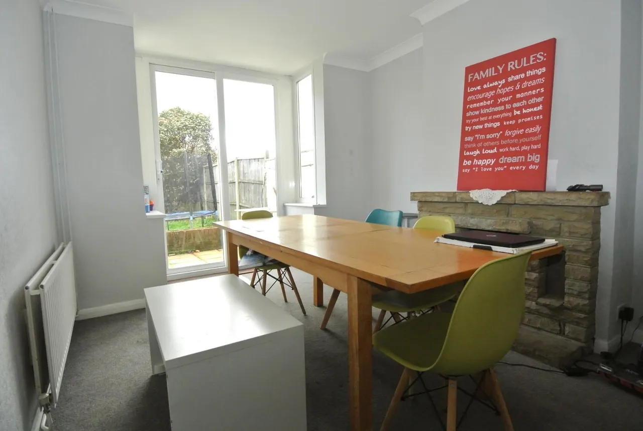 Heathcroft Avenue, Sunbury-On-Thames, London, TW16 7TL, photo 3