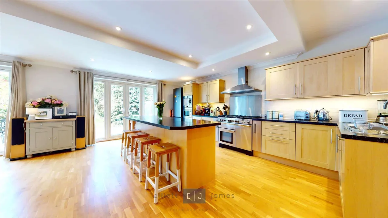 Woodberry Way, Chingford, E4, photo 6