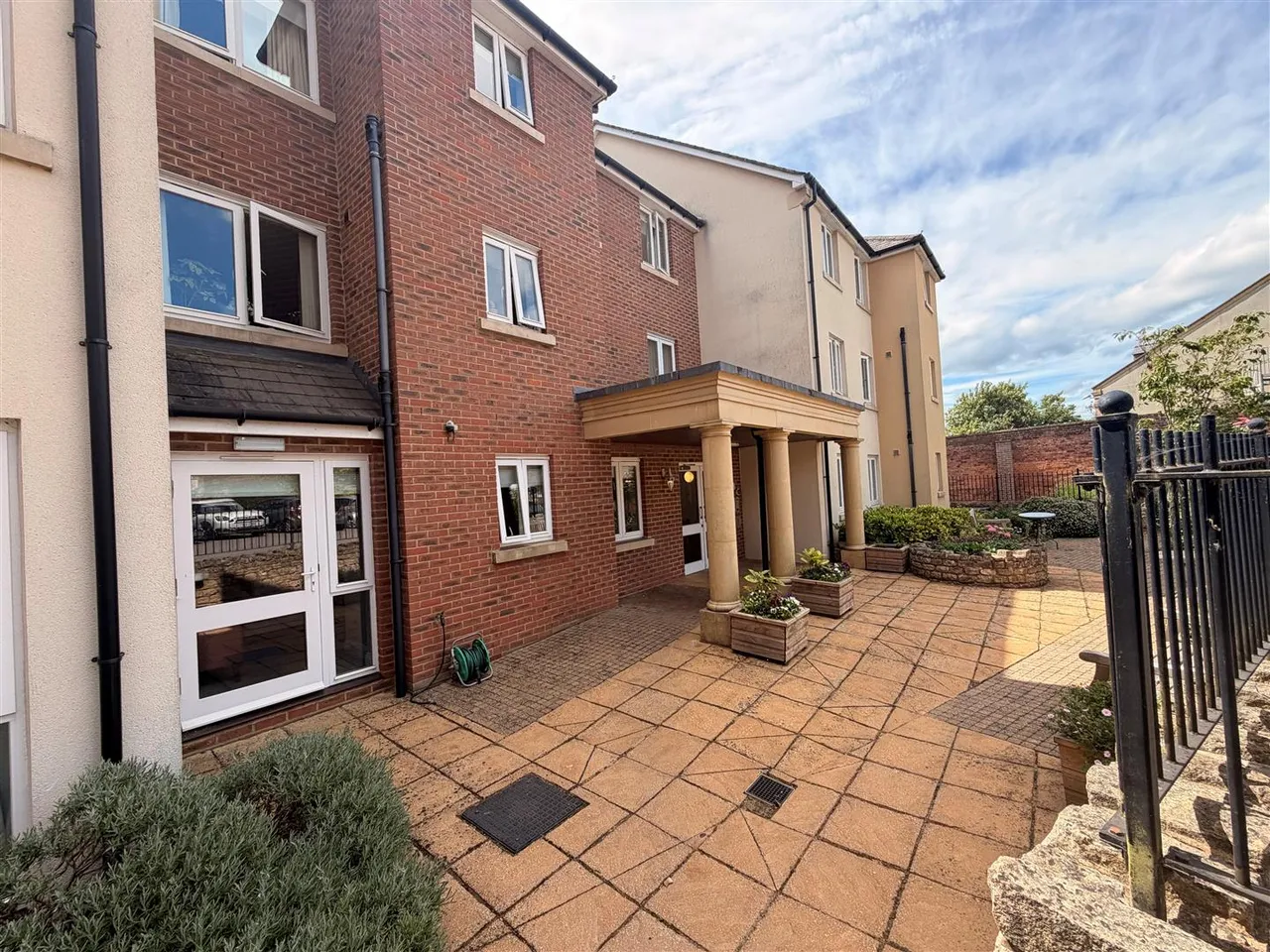 Gladstone Road, Chippenham, photo 11
