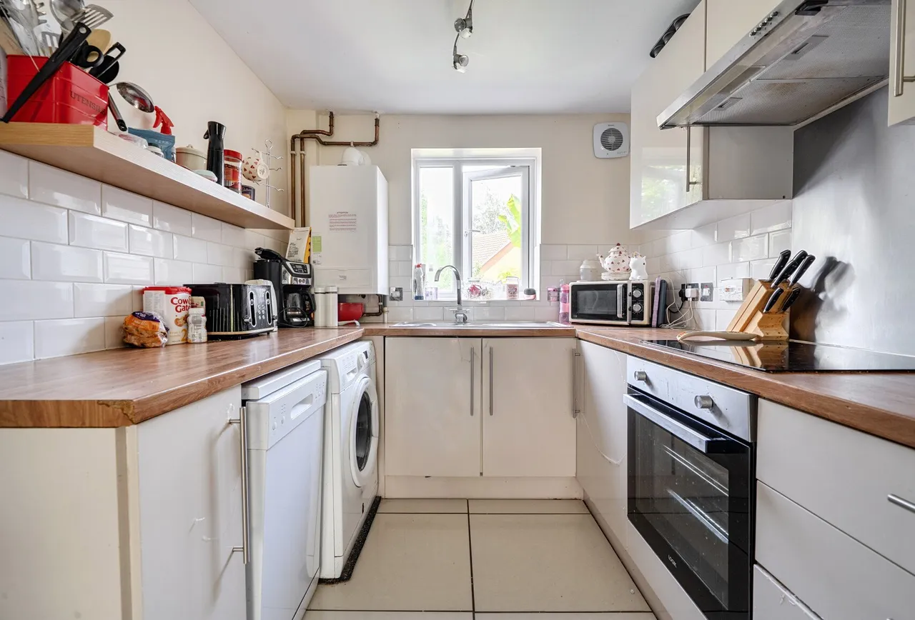 Ellan Hay Road, Gloucestershire, Bradley Stoke, BS32 0HF, photo 2