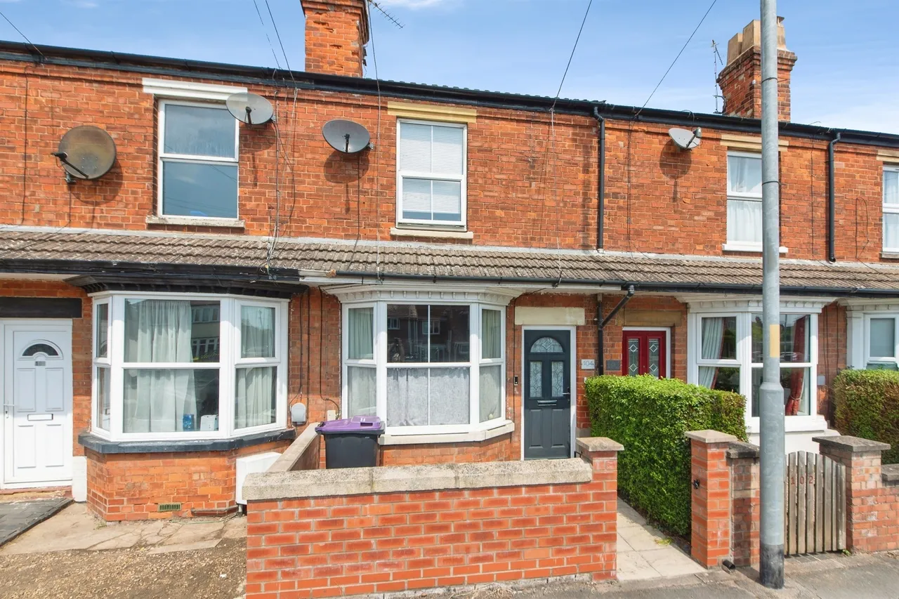 2 bed house for sale — Grantham Road, Sleaford